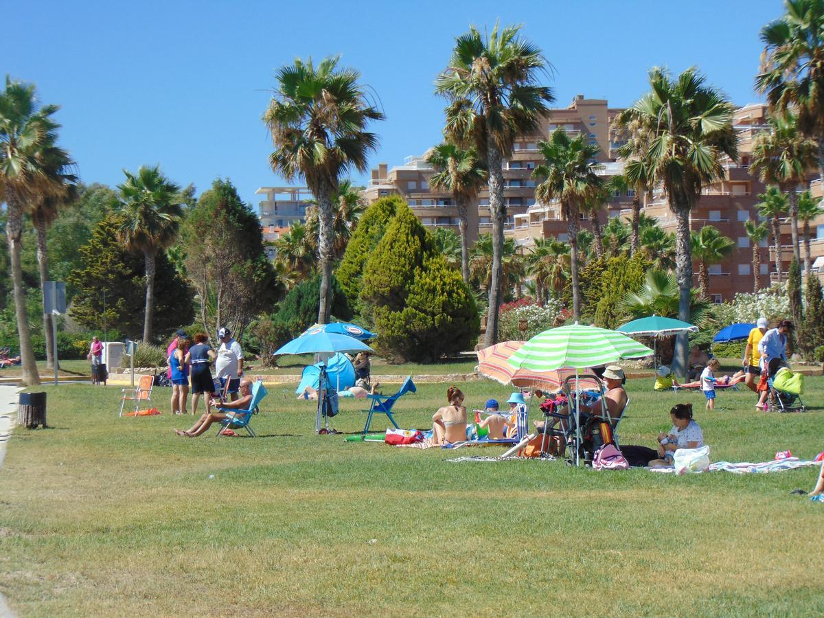 אורופסה דל מר Apartamentos Varios Con 2 Dorm En Marina Dor , La Playa De Amplaries 47 , Vista Lateral Al Mar מראה חיצוני תמונה