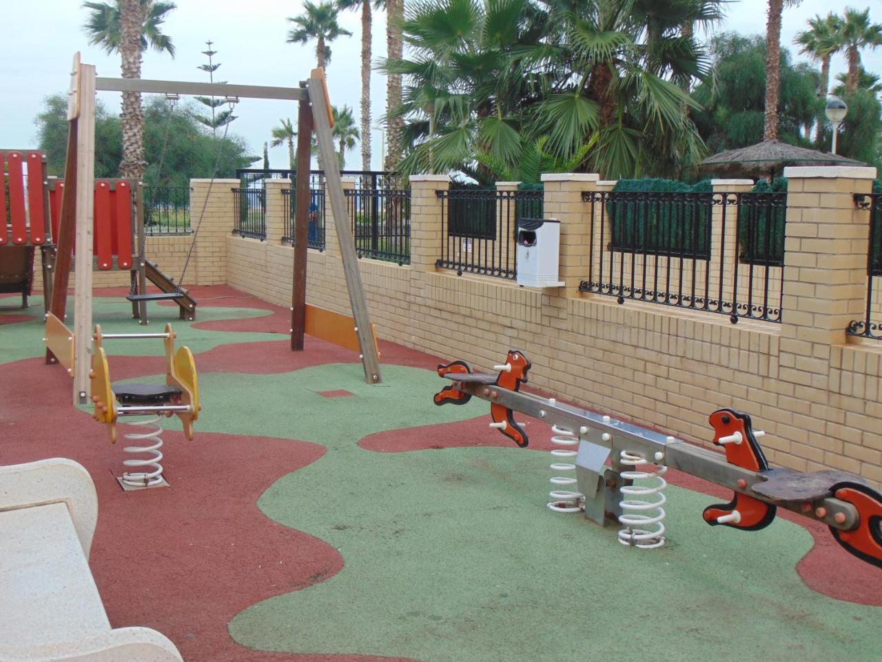 אורופסה דל מר Apartamentos Varios Con 2 Dorm En Marina Dor , La Playa De Amplaries 47 , Vista Lateral Al Mar מראה חיצוני תמונה